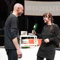 Bild von Benjamin Jürgens und Barbara Morgenstern im Theaterstück "Chinchilla Arschloch, waswas"